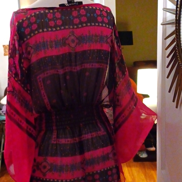 Forever 21-Sheer Multicolor Red tone color & design w/Butterfly sleeves -Sz (PS) - Picture 3 of 6